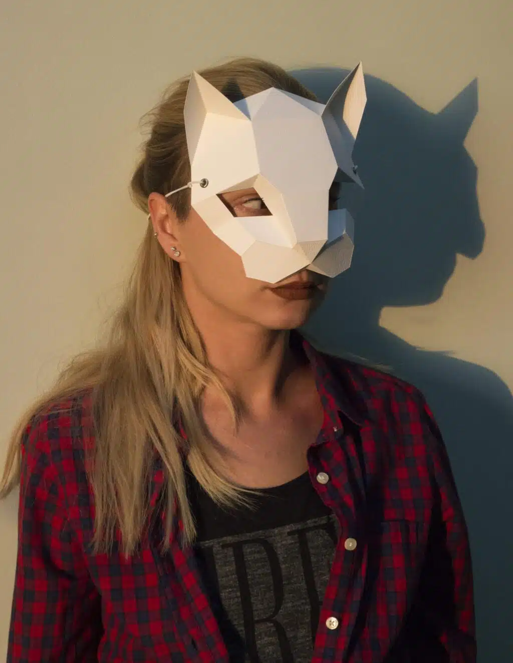Masker van witte kat in 3D origami, weergave 2
