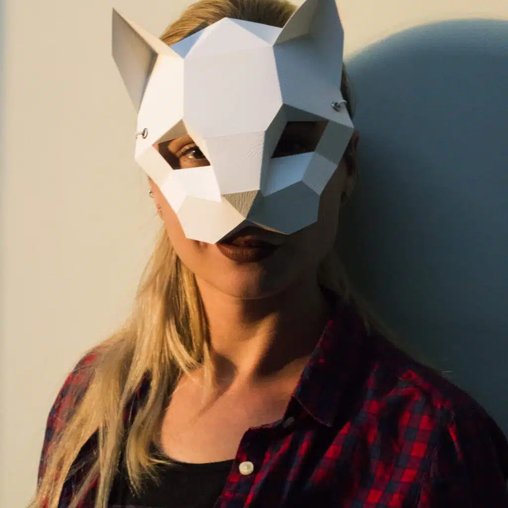Papercraft weiße Katzenmaske aus 3D-Origami