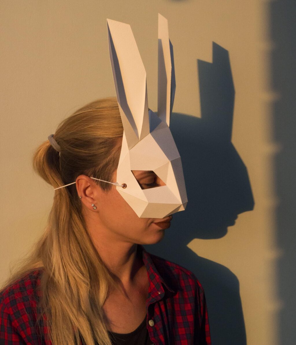 Papercraft de máscara de coelho em origami 3D