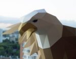 Fliegender Adler als 3D-Origami-Papercraft