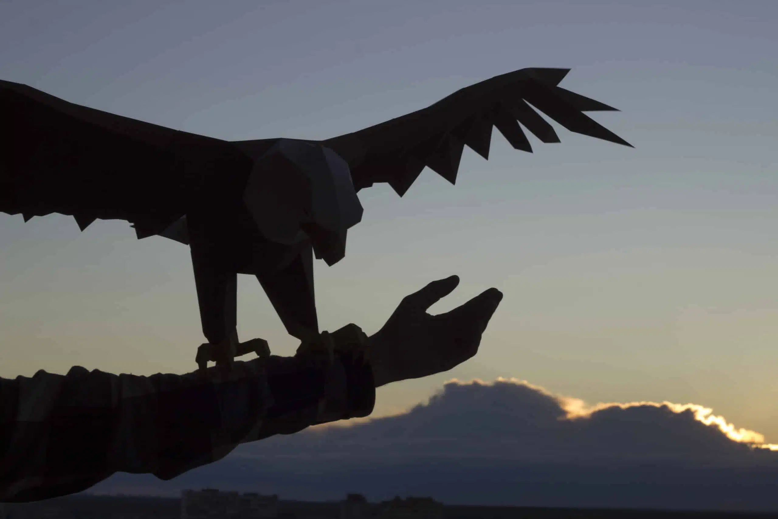 Papercraft d'aigle volant en origami 3D, vue 4