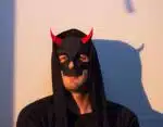 Schedelmasker met hoorns in 3D origami, weergave 5