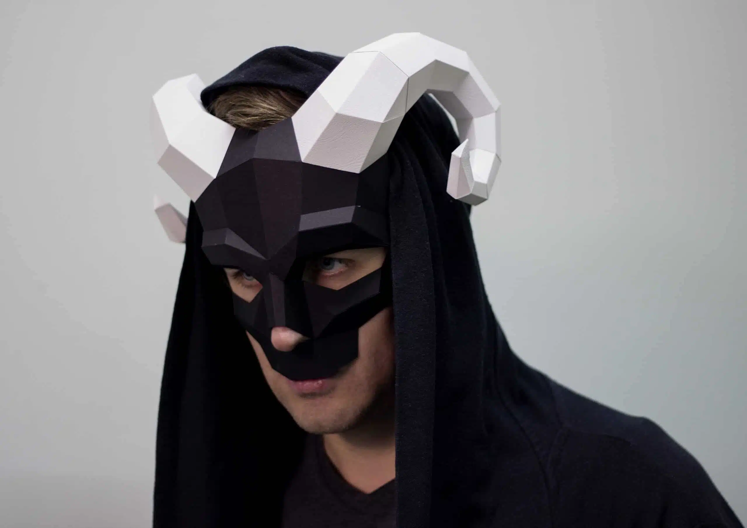 Schedelmasker met hoorns 3D papercraft origami, weergave 9