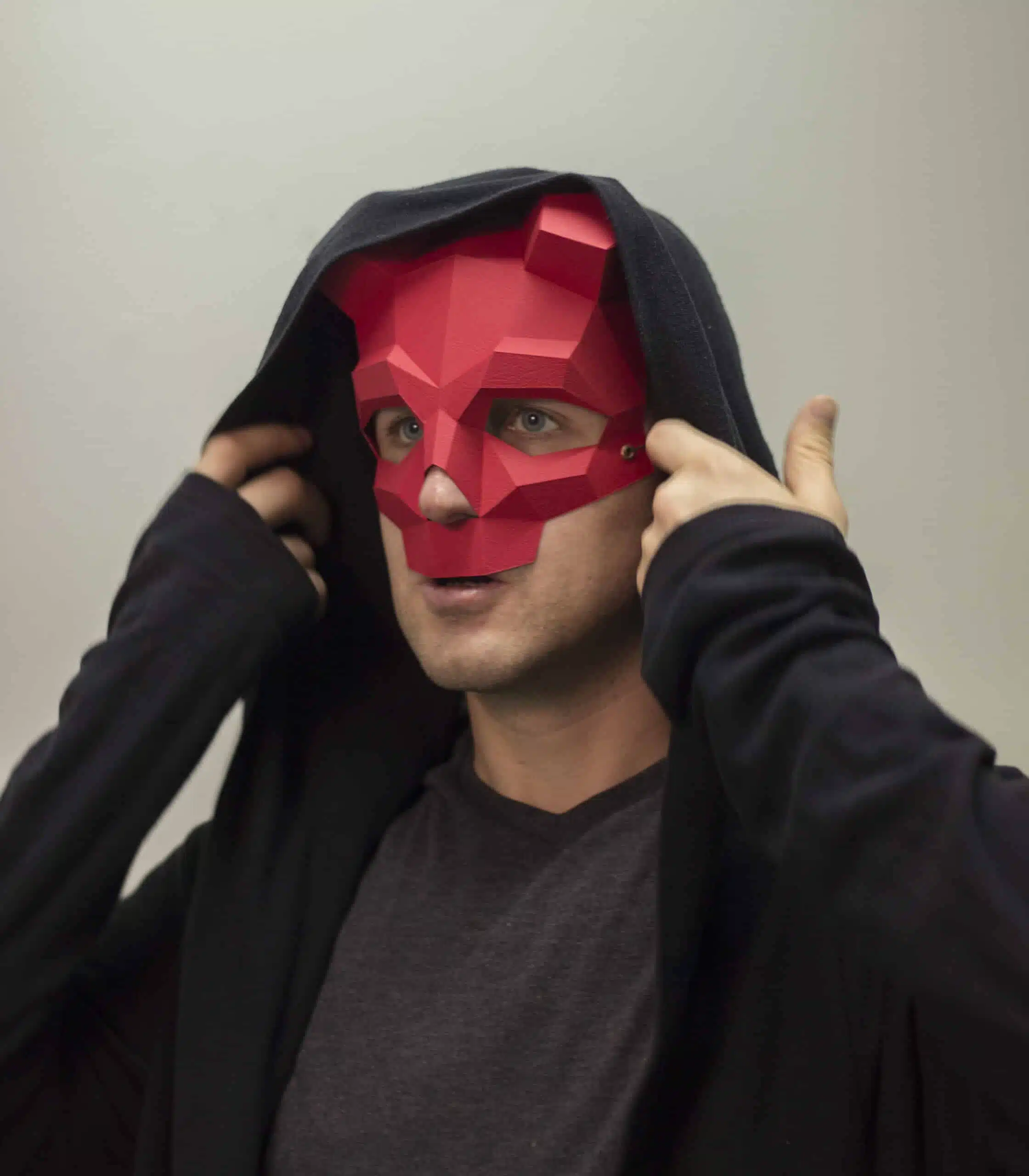 Horenschedel masker origami 3D in rood, weergave 4