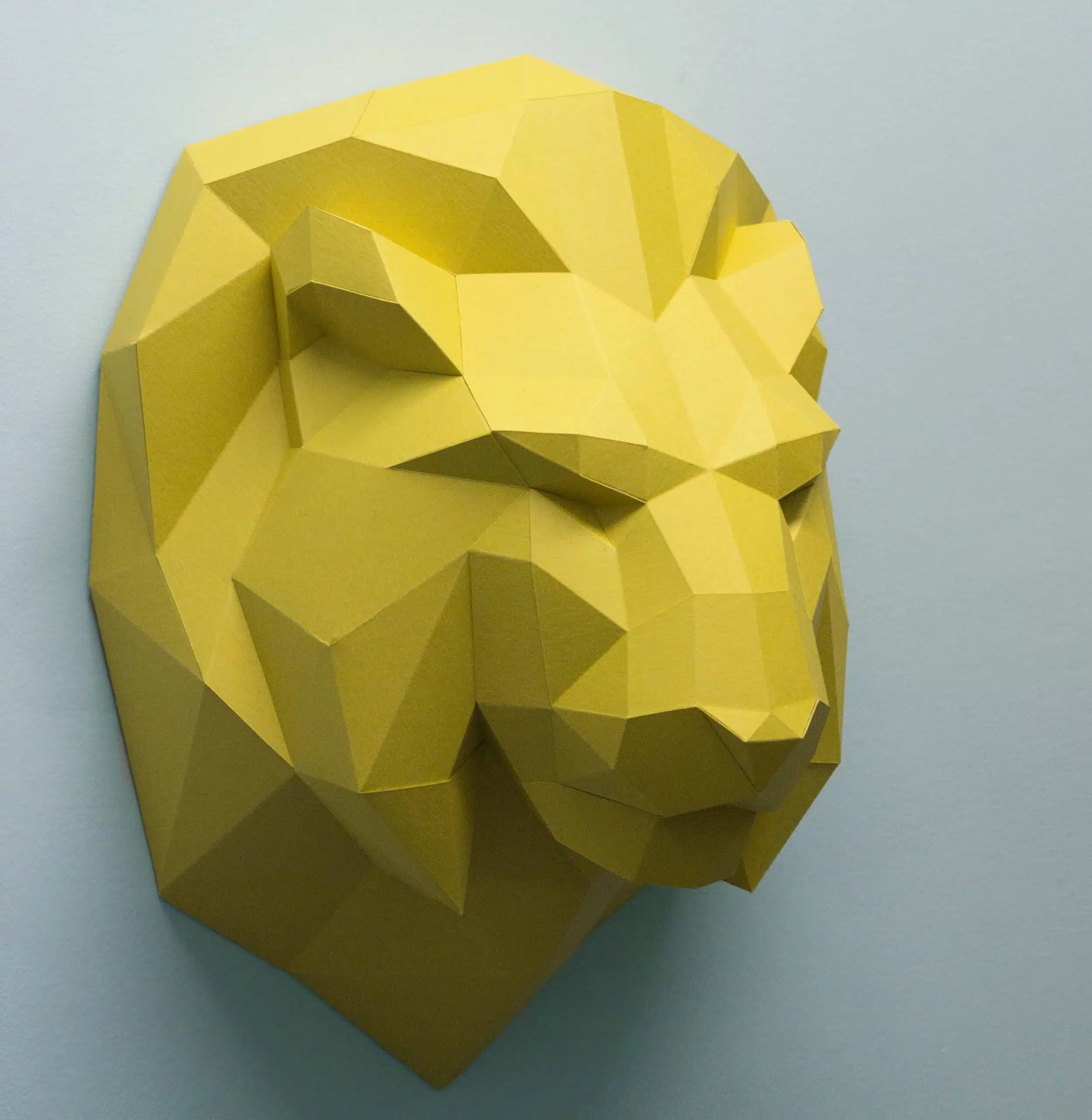 Papercraft cabeza de león en origami 3D, detalle