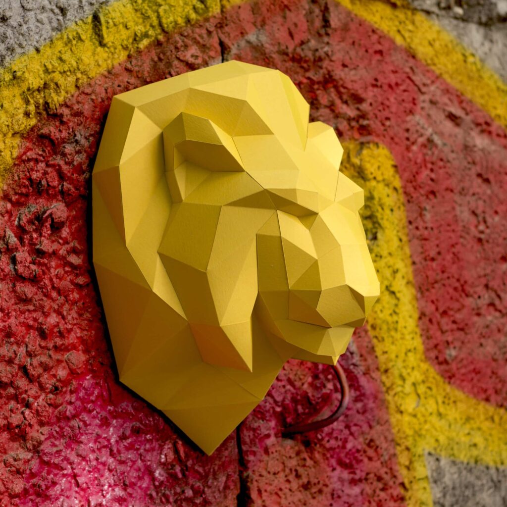 Papercraft lion head in 3D origami