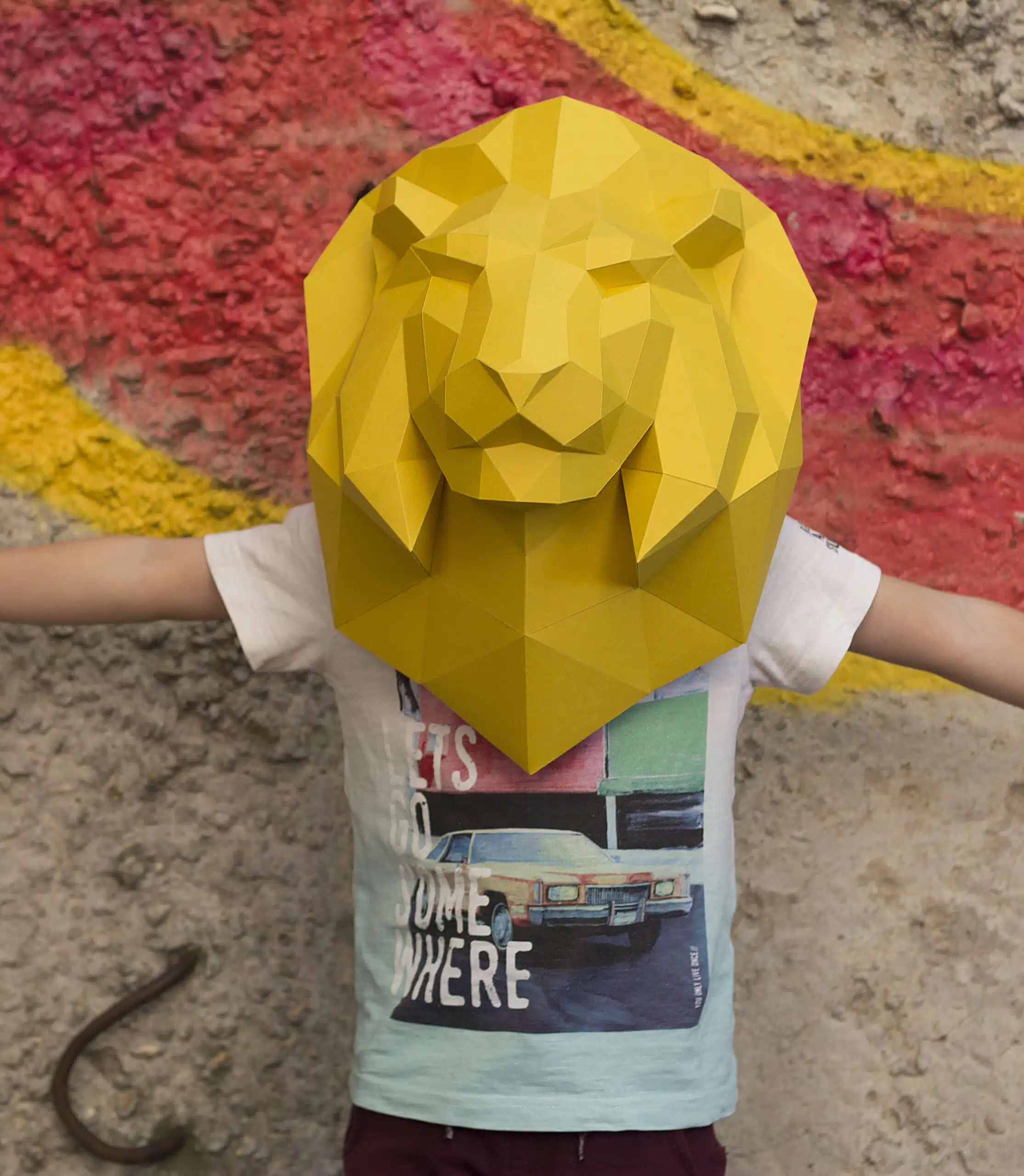 Papercraft cabeza de león en origami 3D, vista posterior