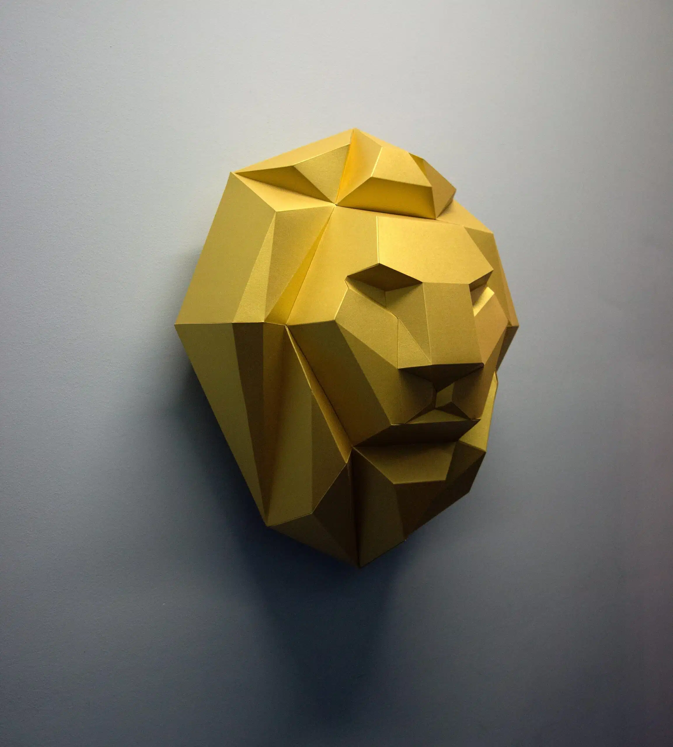 Papercraft testa di leone in origami 3D, montato