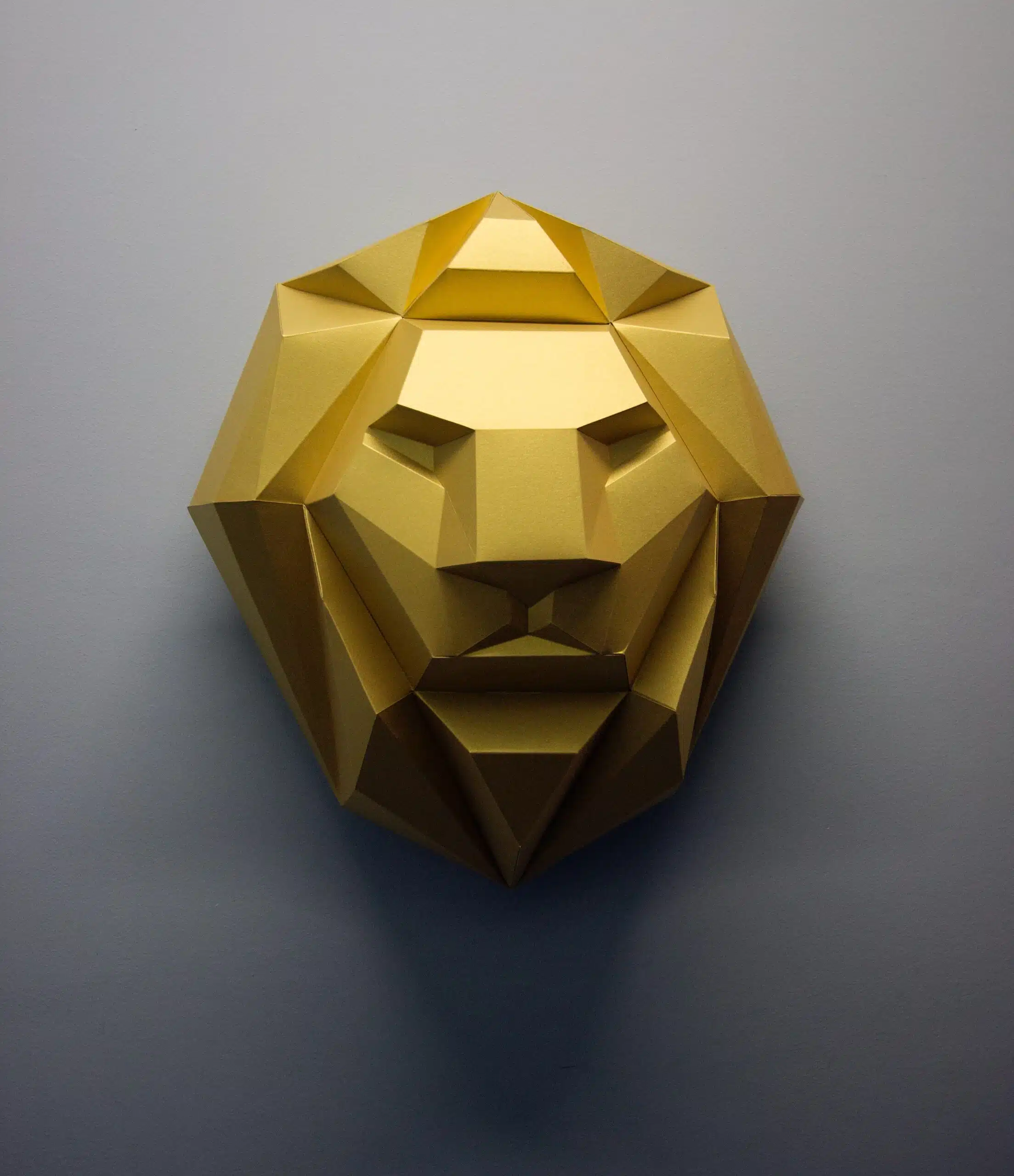 Papercraft di animali selvaggi in origami 3D, vista laterale