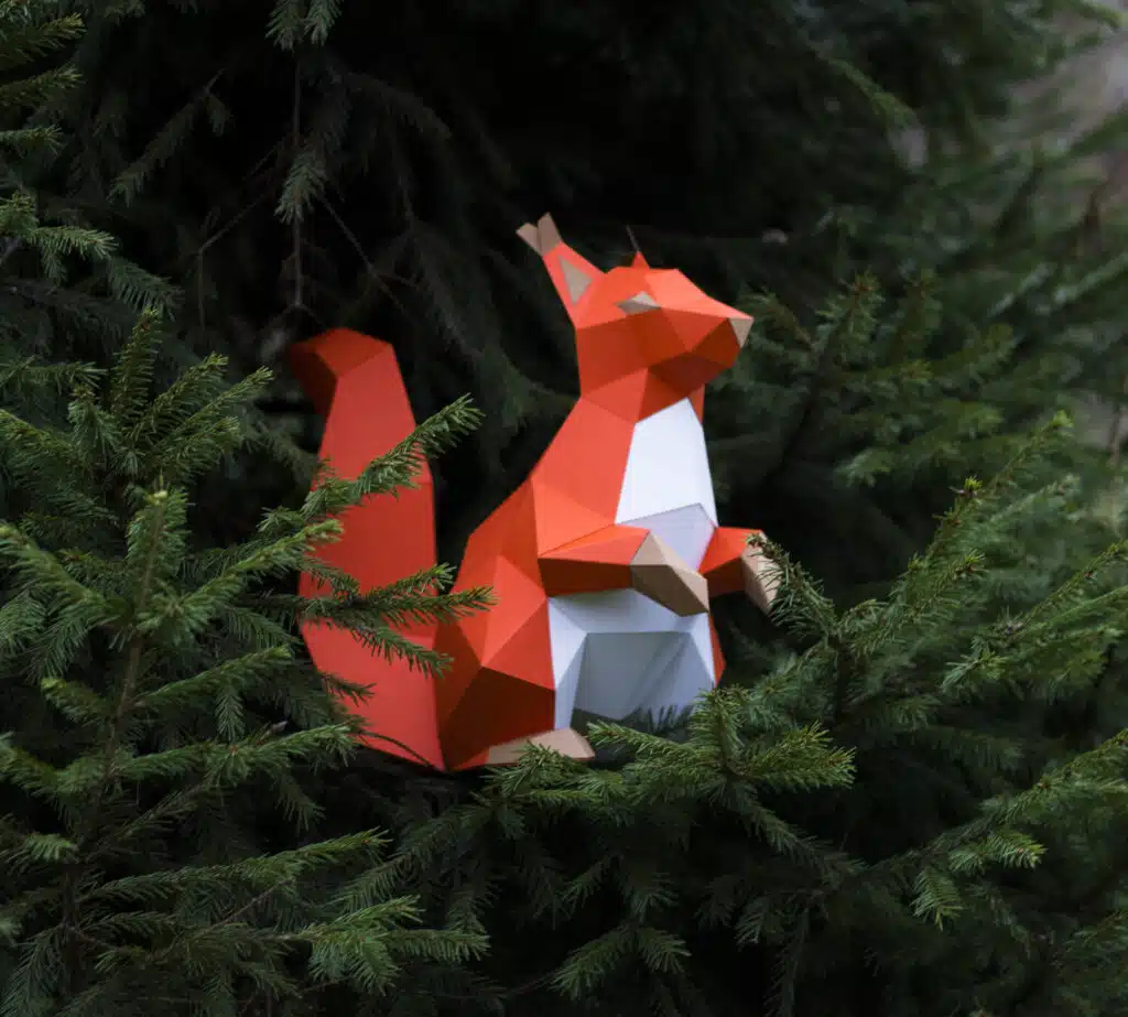 Zittende eekhoorn in 3D-papercraft, 3D-model