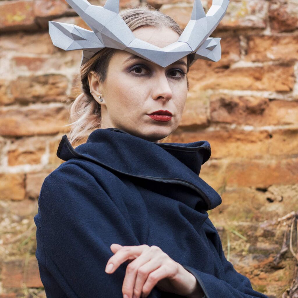 Papercraft stag crown in 3D origami