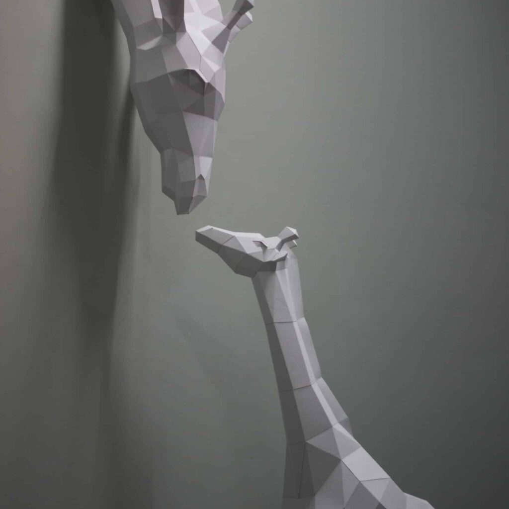 Papercraft von Giraffenmutter und Kind in 3D-Origami Papercraft von Giraffenmutter und Kind in 3D-Origami