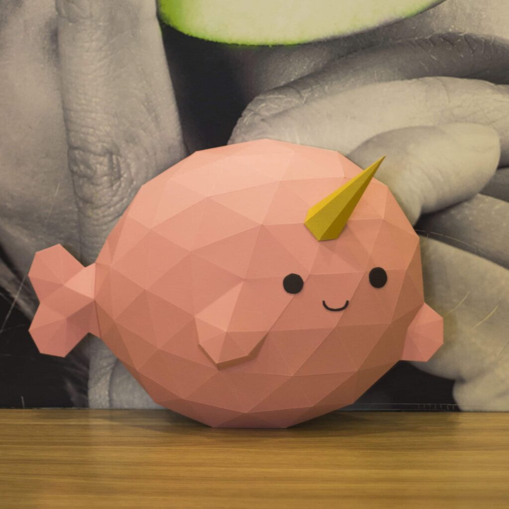 Papercraft de peixe narval em origami 3D