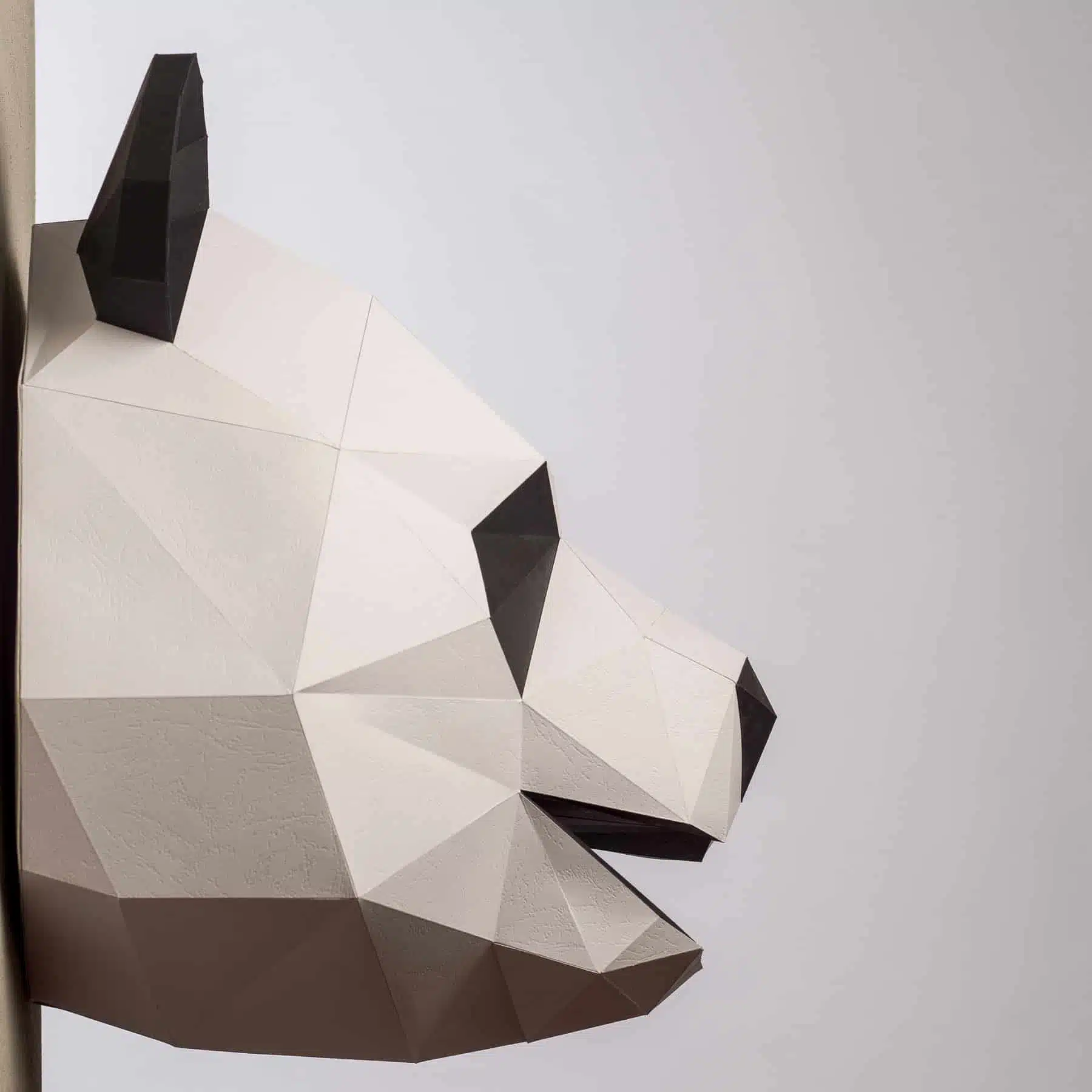 Papercraft cabeça de panda em origami 3D, montado