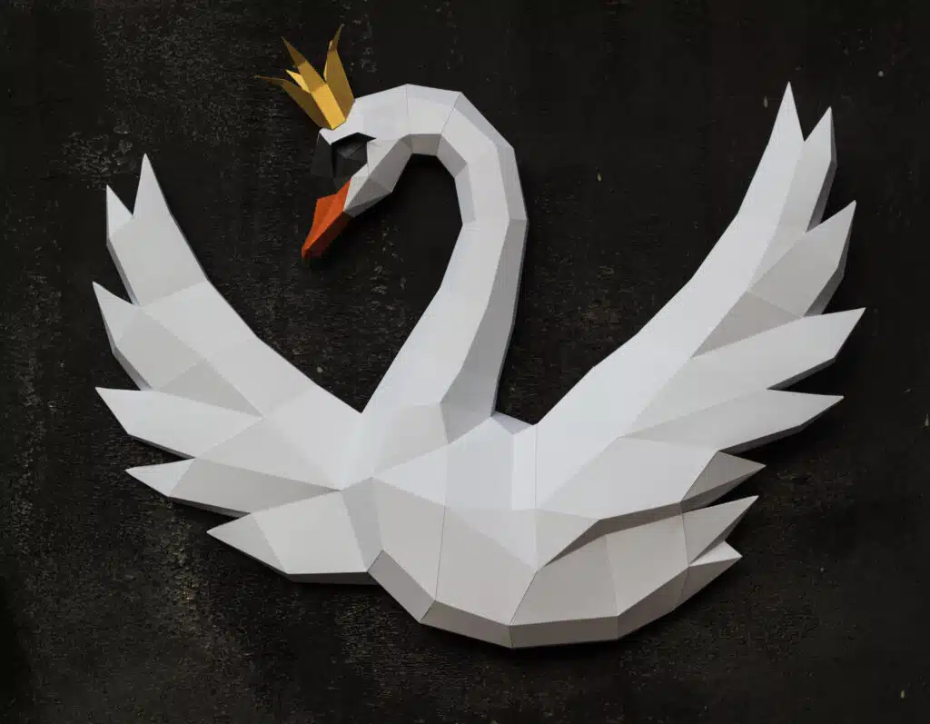 Papercraft de cisne com coroa em origami 3D, vista 3