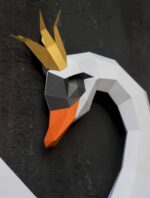 Papercraft-Schwan mit Krone als 3D-Origami