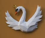 Papercraft de cisne com coroa em origami 3D