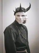 Papercraft mit gehörnter Krone in 3D-Origami