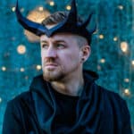 Papercraft mit gehörnter Krone in 3D-Origami