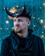 Papercraft mit gehörnter Krone in 3D-Origami