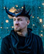 Papercraft de coroa chifrada em origami 3D