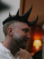 Papercraft mit gehörnter Krone in 3D-Origami