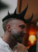 Papercraft de coroa chifrada em origami 3D