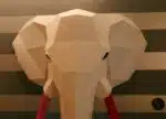 Papercraft de cabeça de elefante vermelha em origami 3D