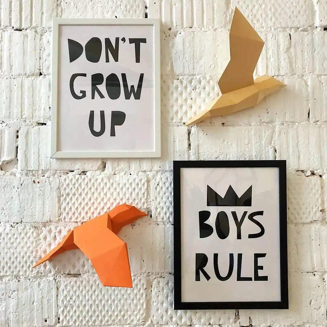 Papercraft d'oiseau volant rose en origami 3D, vue 7