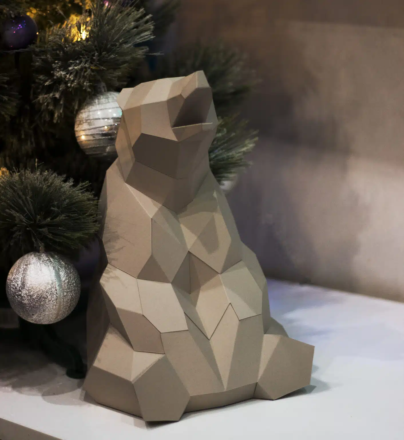 Papercraft kleiner sitzender Bär in 3D Origami Papercraft kleiner sitzender Bär in 3D Origami