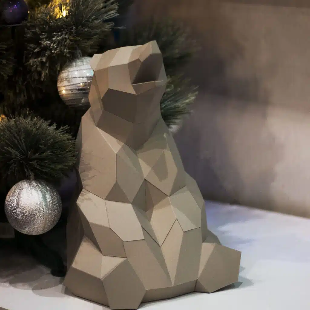 Pequeño oso sentado en papercraft 3D