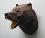 Papercraft eines Bärenkopfs als Trophäe in 3D-Origami