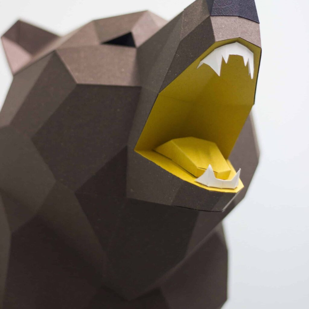 Papercraft of bear trophy in origami 3D
