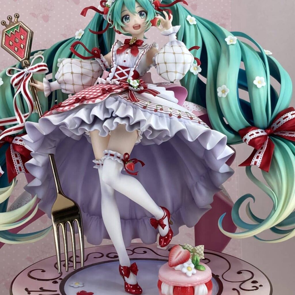 Papercraft Strawberry Miku