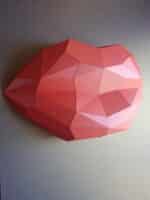 Papercraft of red lips in origami 3D