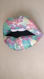 Papercraft of 3D red lips in origami