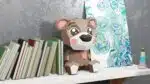 Blauwe cartoonbeer met hart in papercraft 3D, weergave 2