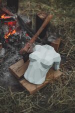 3D-Papercraft-Skulptur einer Frau