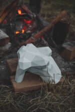 3D-Papercraft-Skulptur einer Frau