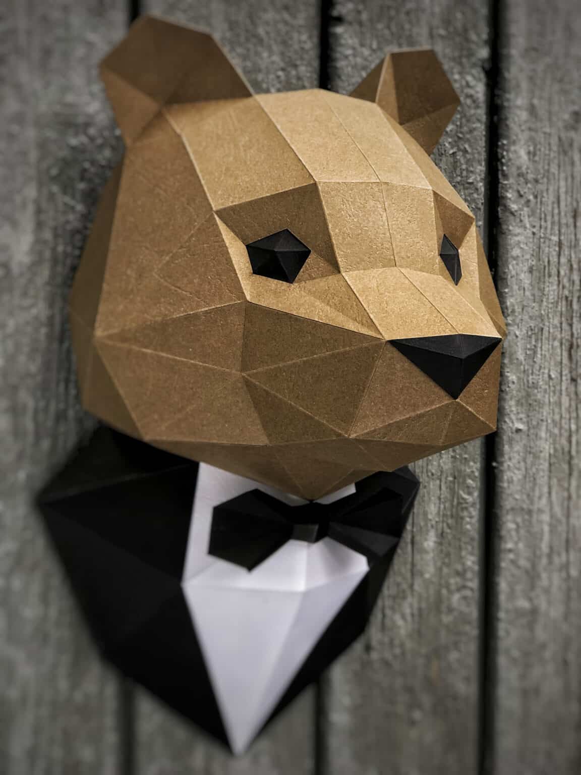 Papercraft de l'ours en costume en origami 3D