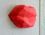 Papercraft of red lips in origami 3D