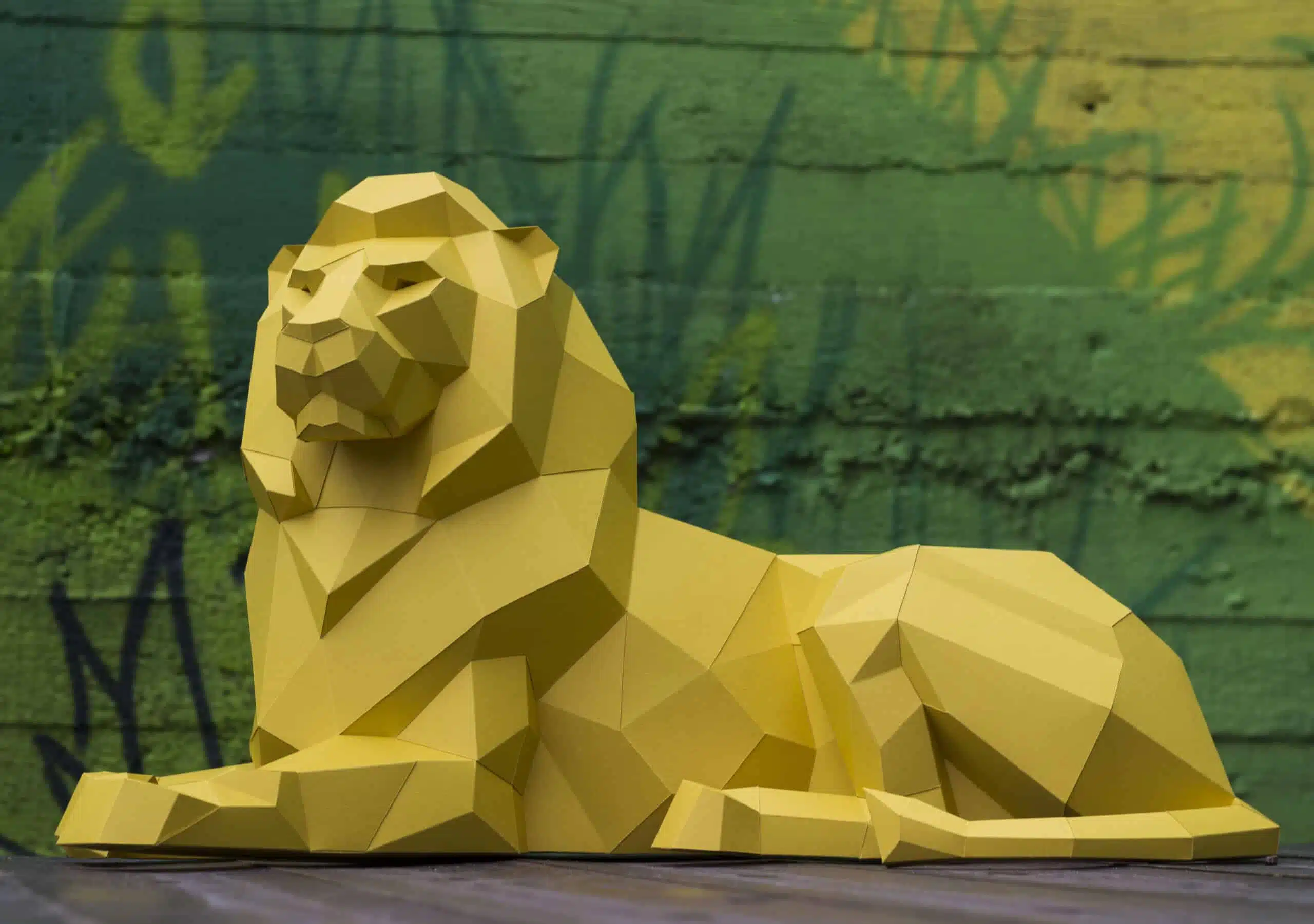 Leone disteso in papercraft 3D, dettaglio