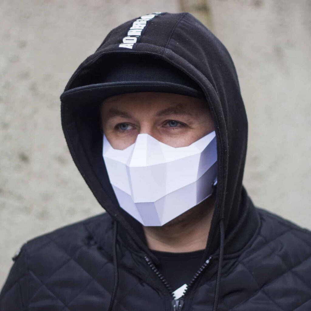 Papercraft de masque polygonal Halloween en origami 3D