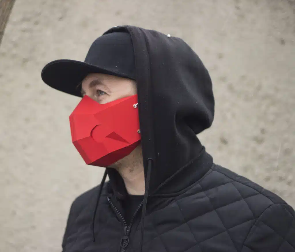 Maschera poligonale in papercraft 3D, dettaglio