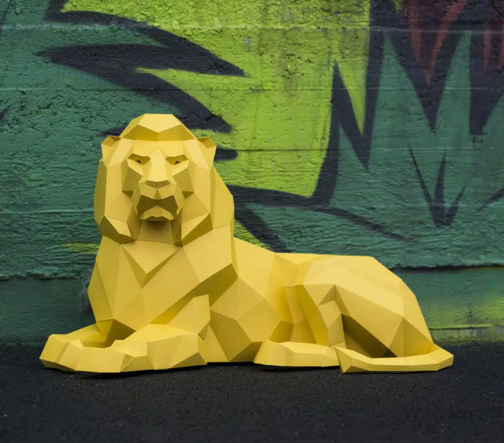Leone disteso in papercraft 3D