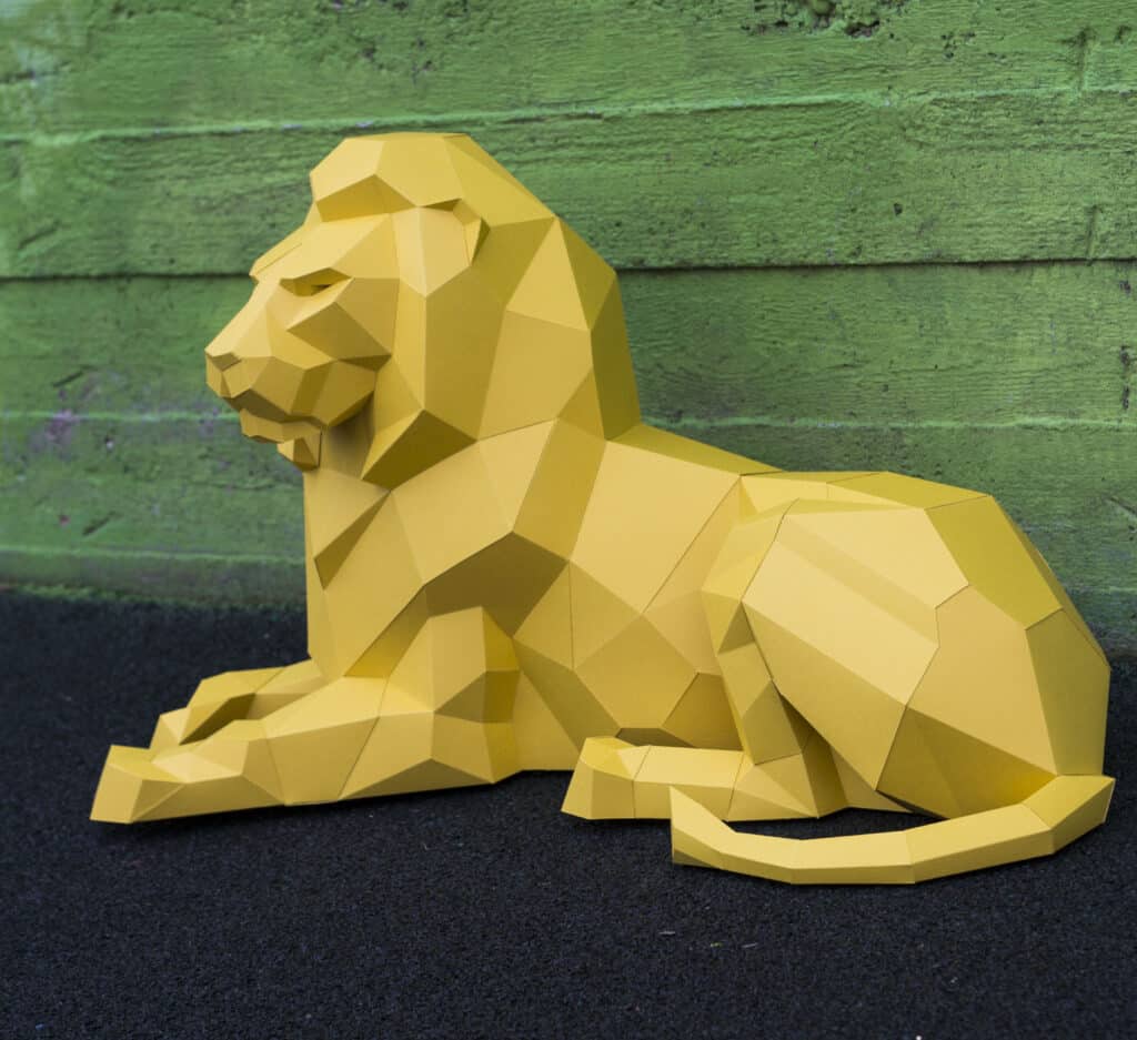 Lion couché en papercraft 3D