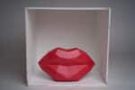 Papercraft of red lips in origami 3D