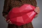 Papercraft of red lips in origami 3D