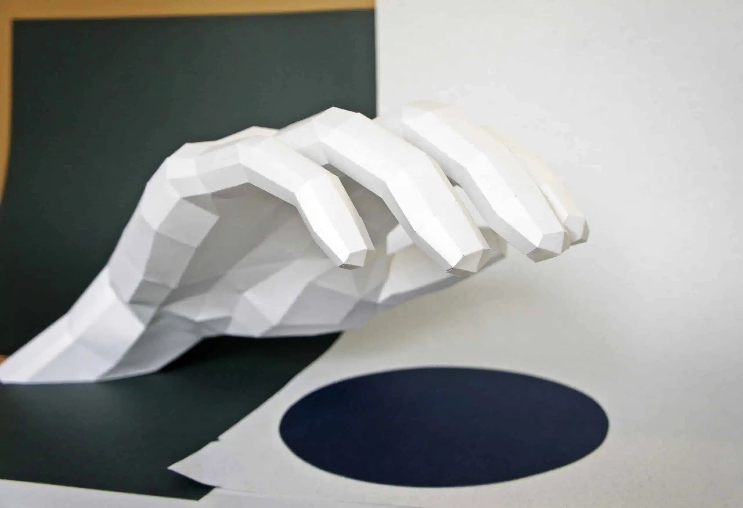 Rechterhand sculptuur in 3D-papercraft, weergave 9
