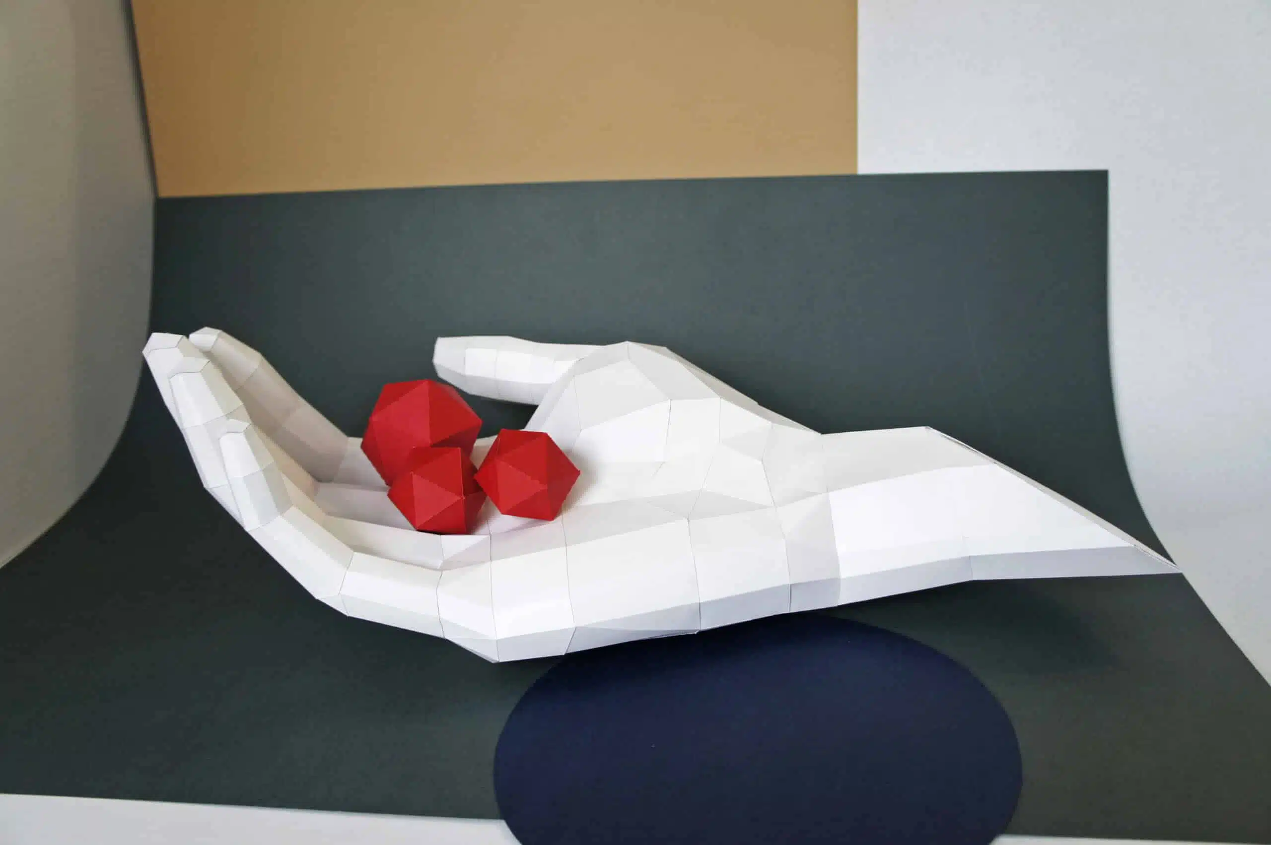 Rechterhand sculptuur in 3D-papercraft, weergave 7
